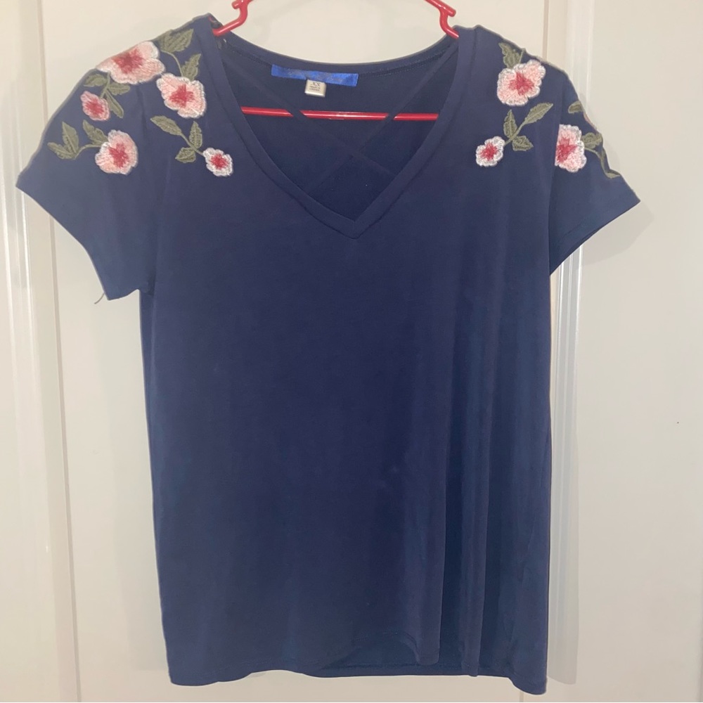 Embroidered sleeve t shirt - extra small